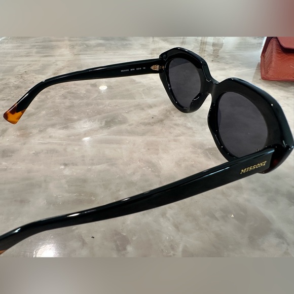 Missoni Black Sunglasses with case - Picture 4 of 8